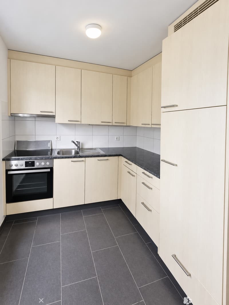 Helle 4.5-Zimmer-Wohnung mit Balkon in Biel – ab sofort verfügbar! (2)