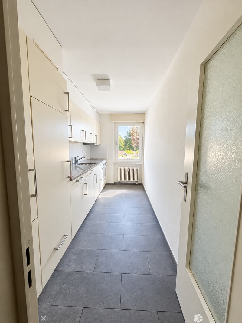 Helle 4.5-Zimmer-Wohnung mit Balkon in Biel – sofort verfügbar! (2)