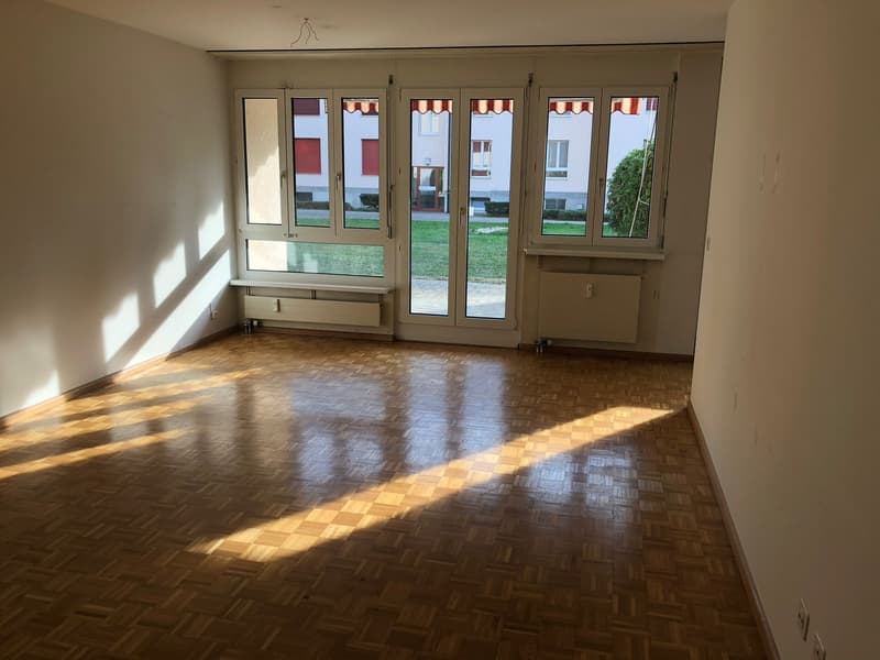 Schöne 4.5 ZWHG Gartenwohnung in Familienfreundlicher Überbauung (3)