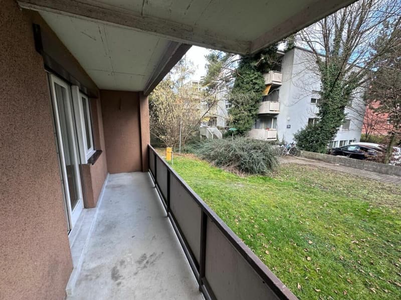 Helle 2 Zimmerwohnung mit Balkon ins Grüne zu vermieten (1)