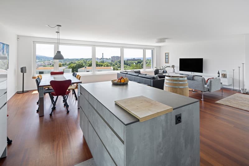 Weitläufige Maisonette mit zwei Terrassen und traumhafter Alpensicht (8)