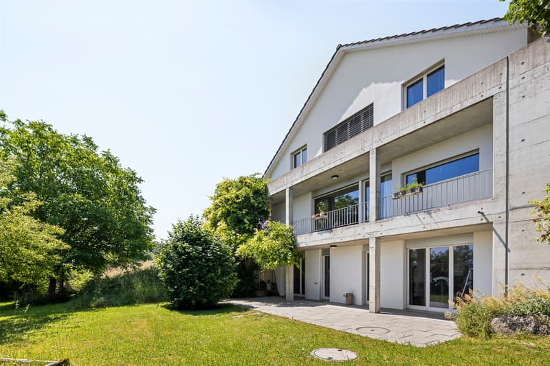 Geräumiges Wohnhaus mit unverbaubarer Weitsicht und grossem Umschwung (3)