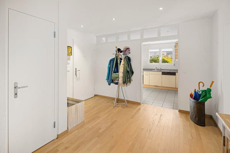 Zentrale, ruhige Wohnoase mit Sonnenbalkon und tiefem Steuerfuss (7)