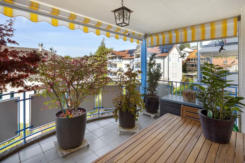 Zentrale, ruhige Wohnoase mit Sonnenbalkon und tiefem Steuerfuss (10)