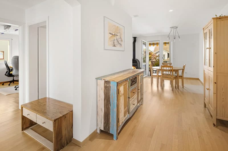 Zentrale, ruhige Wohnoase mit Sonnenbalkon und tiefem Steuerfuss (6)