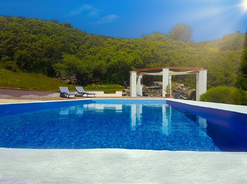 Infinity-Pool mit Beschattung