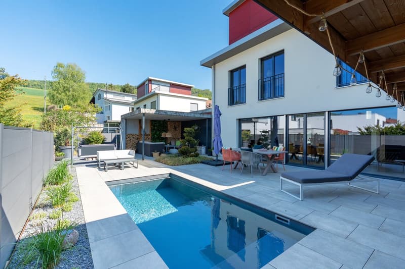 Luxuriöses Einfamilienhaus mit privater Garten-Oase und Pool (2)
