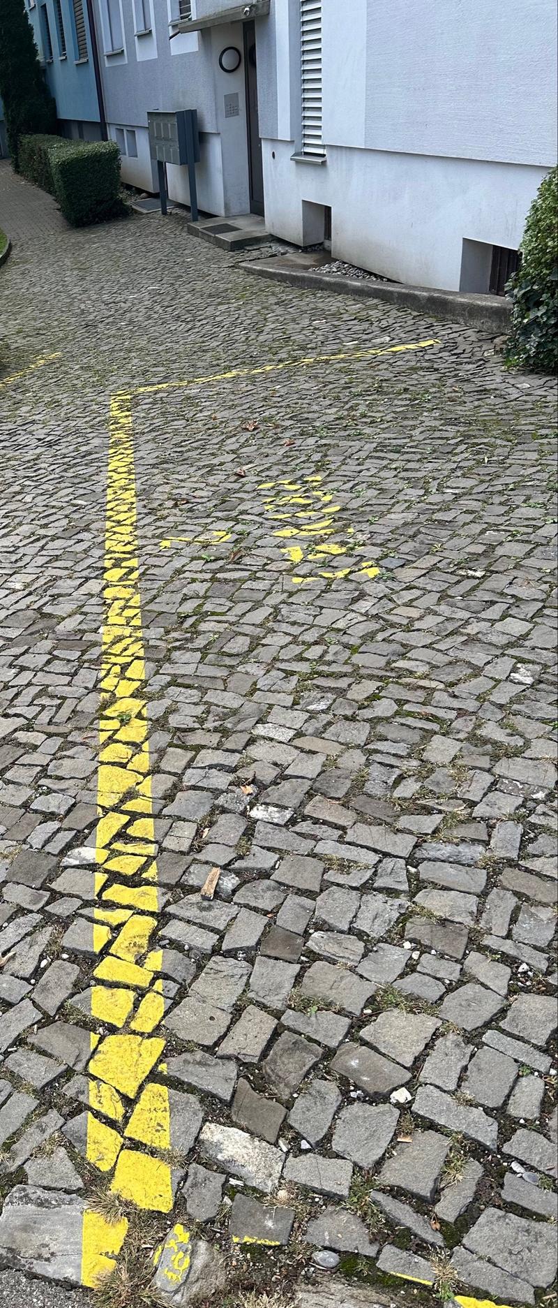 Aussenparkplatz zu vermieten (2)