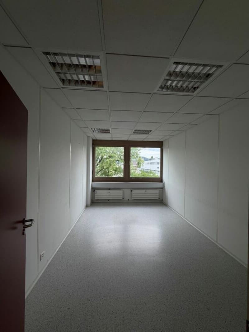 680 m2 di spazio commerciale al 3° piano nel quartiere industriale Silbern (6)