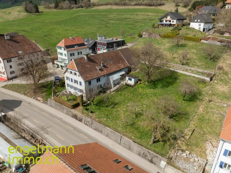 Ancienne ferme de 2 appartements et nombreux espaces annexes / Ehemaliges Bauernhaus mit 2 Wohnungen und diverse Nebenräume (2)