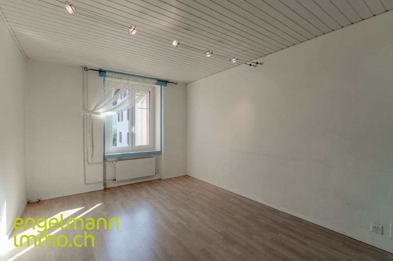 Spacieux appartement en duplex de 8.5 pièces / Grosse 8.5-Zimmer Duplexwohnung (12)