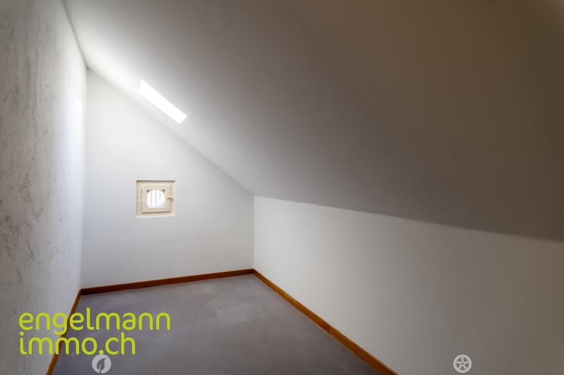 3 Zimmer-Dachwohnung / Appartement mansardé de 3 pièces (6)