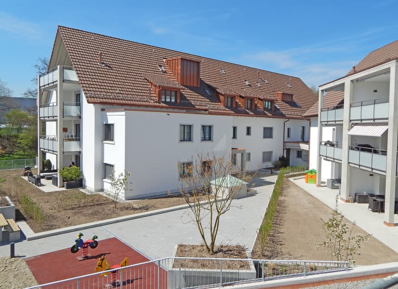 Wohnen ohne Kompromisse mit hoher Privatsphäre und sonnigem Sitzplatz (1)