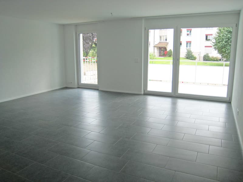 Schöne Wohnung mit grosszügigem Grundriss und modernem Ausbau (2)