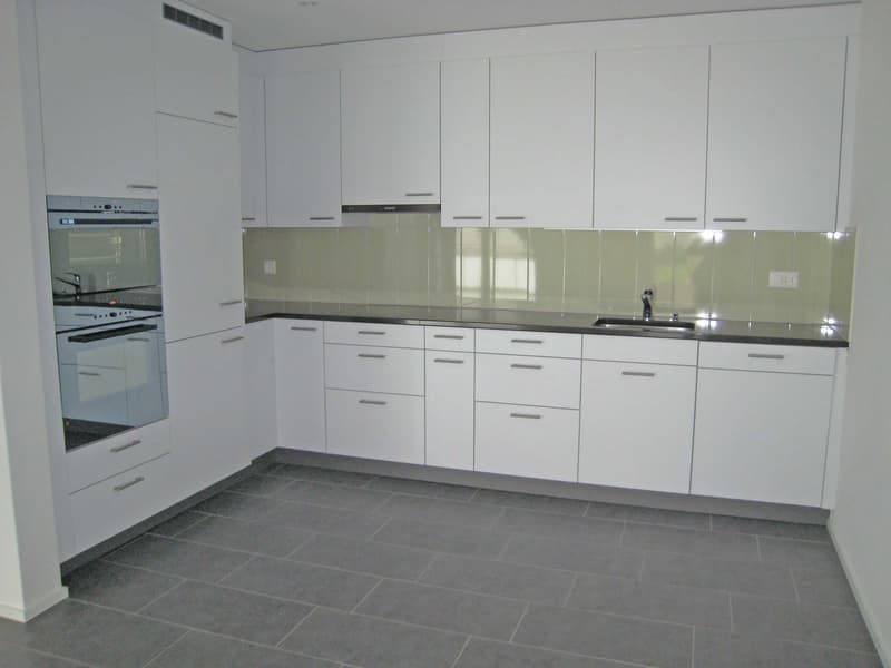 Schöne Wohnung mit grosszügigem Grundriss und modernem Ausbau (4)