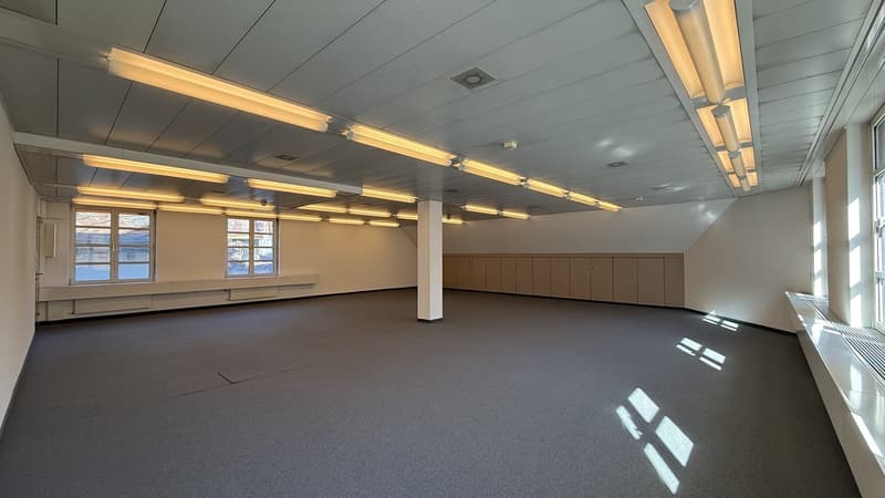 Espace de bureau spacieux au centre de Brig (2)