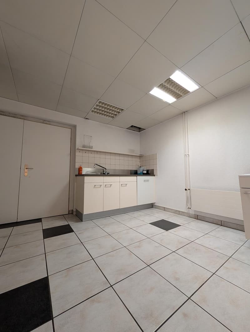 Attraktive Gewerbeimmobilie im Zentrum von Lyss (7)