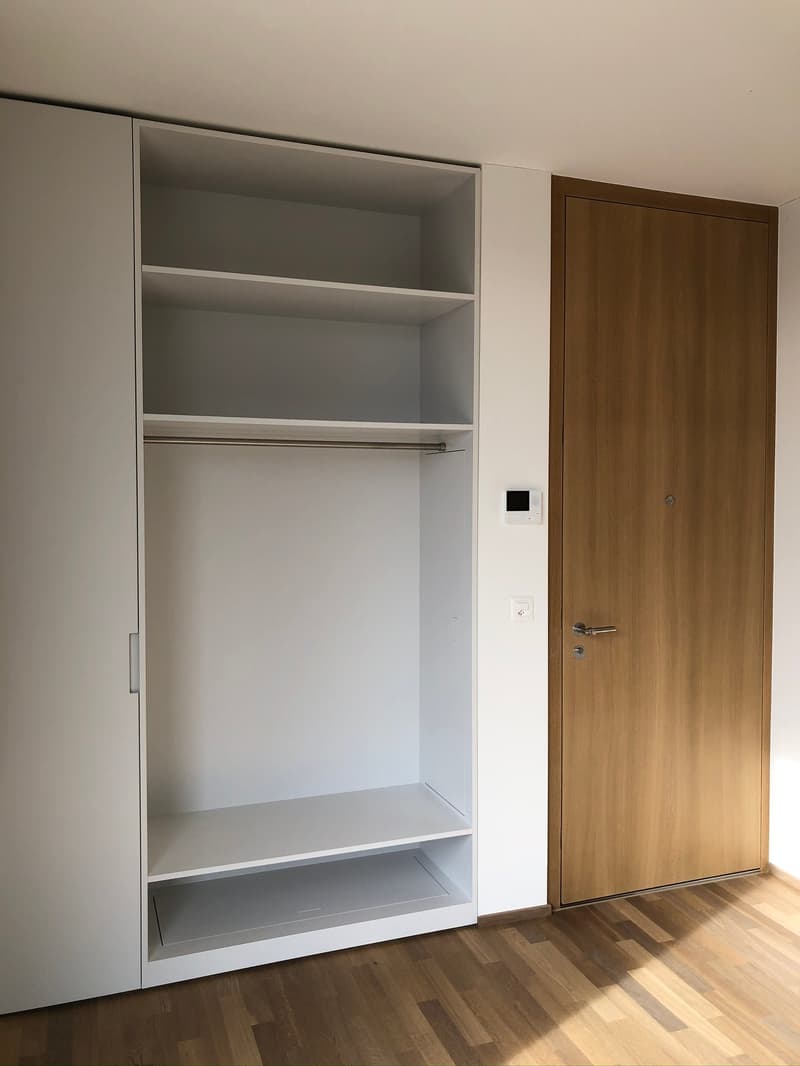 empty walk-in closet with shelves and hanging rod