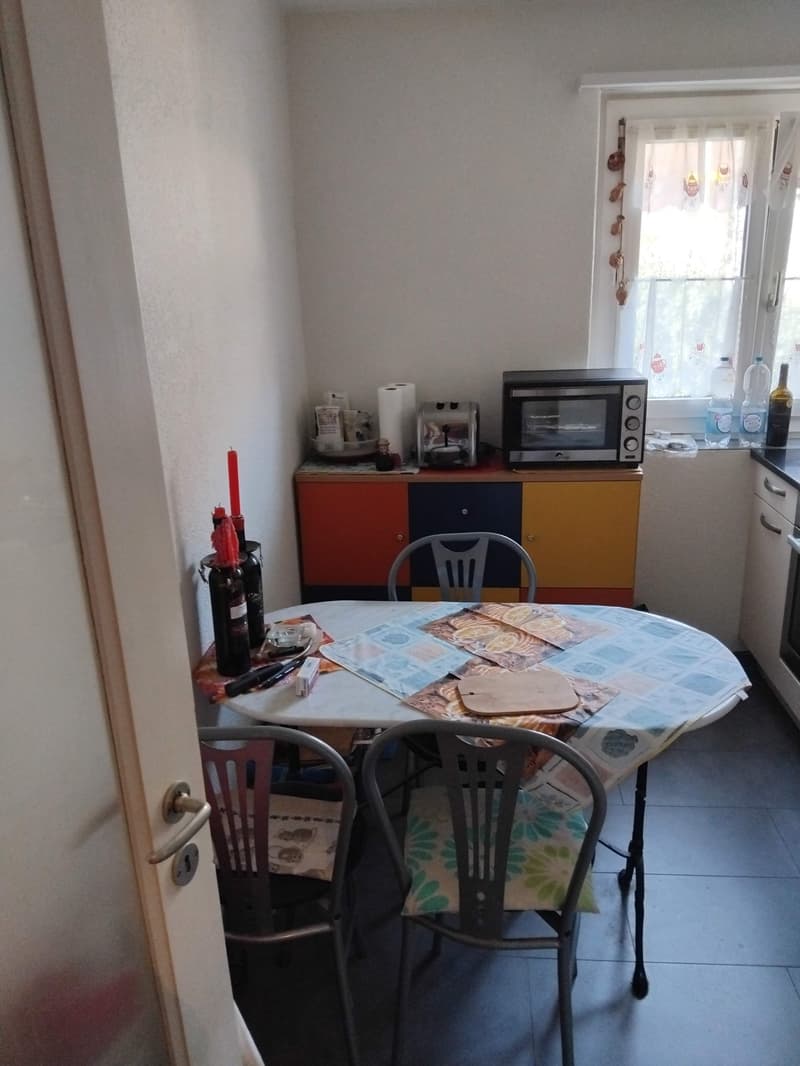 Charmante 2-Zimmer-Wohnung mit Balkon und Bergblick in Biel (8)