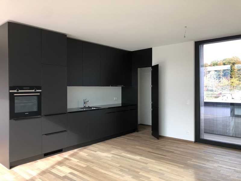 Moderne 2.5-Zimmer-Attika mit Balkon in Zollikofen (2)