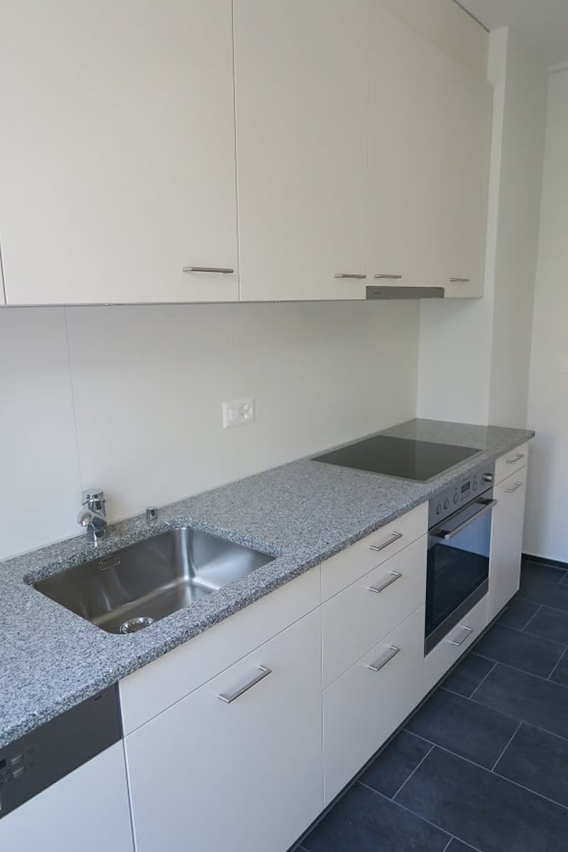Helle 4-Zimmer-Wohnung mit Balkon an der Viktoriastrasse in Bern (3)