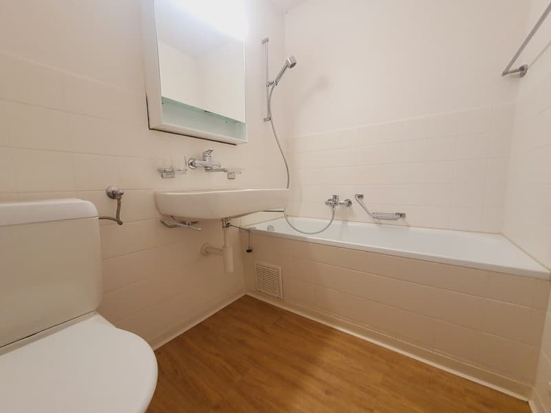 Helle 3-Zimmer-Wohnung mit Balkon und Aussicht in Meinisberg (9)