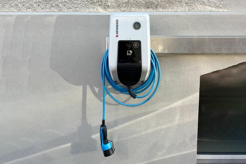 Aussenparkplatz mit geteilter Elektroladestation (4)