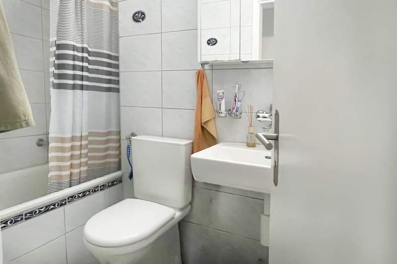 Wohnung mit Balkon mit Sicht ins Grüne nahe dem Dättwiler Weiher (8)