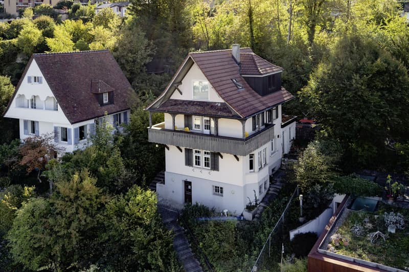 Einfamilienhaus mit Umschwung und Sicht auf die Stadt Baden (1)