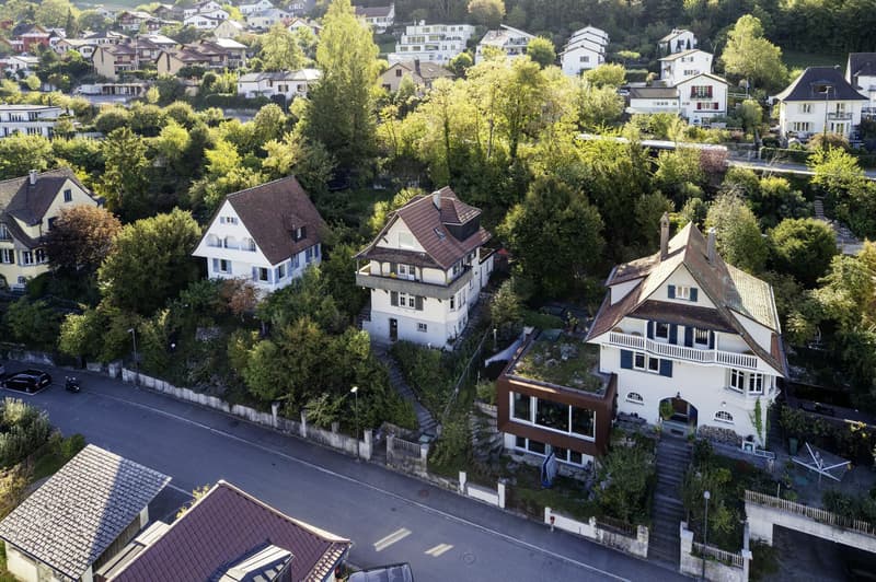 Einfamilienhaus mit Umschwung und Sicht auf die Stadt Baden (2)