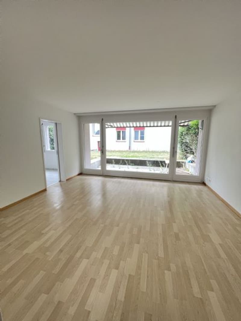 Grosszügige und helle 3-Zimmerwohnung zu vermieten (2)