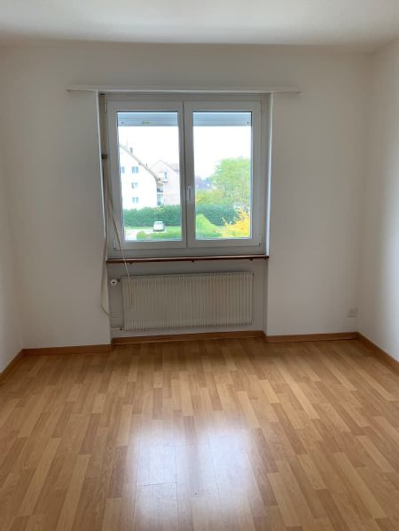 Helle und grosse 3-Zimmerwohnung an ruhiger Lage mit grossem Balkon (5)