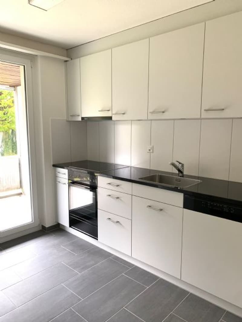 Helle und grosse 3-Zimmerwohnung an ruhiger Lage mit grossem Balkon (2)