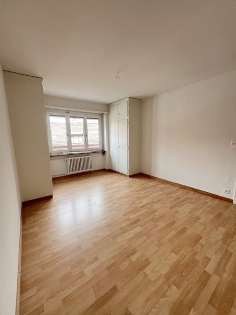 Sanierte 6-Zimmerwohnung an guter Lage zu vermieten (6)