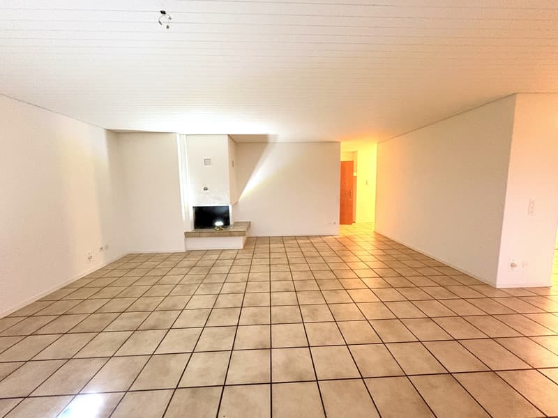 Bel appartement spacieux de 4,5 pièces au 2e étage d'une maison de 6 familles bien entretenue (3)