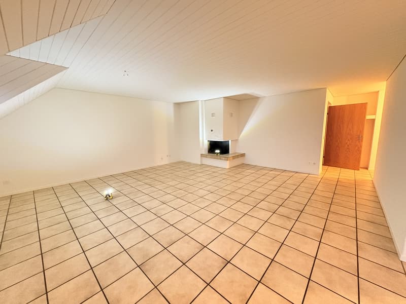 Bel appartement spacieux de 4,5 pièces au 2e étage d'une maison de 6 familles bien entretenue (4)