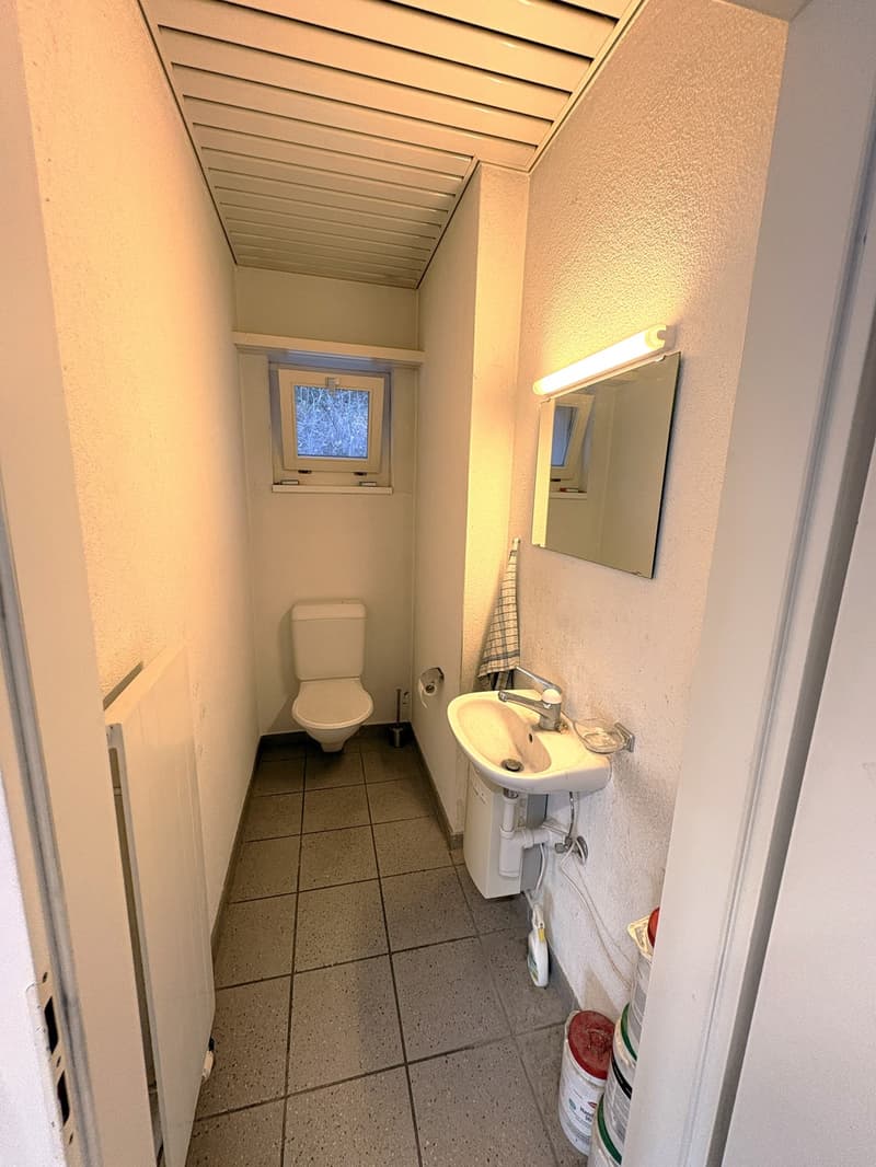 Espace commercial attractif avec stockage en centre-ville d'Oensingen (9)