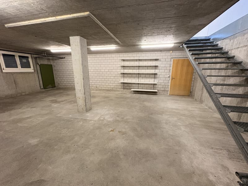 Espace commercial attractif avec stockage en centre-ville d'Oensingen (10)