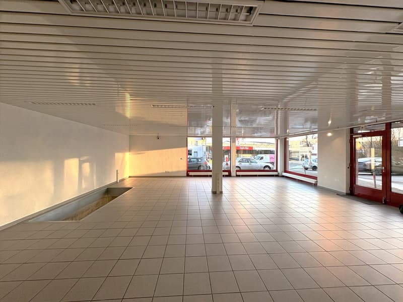 Espace commercial attractif avec stockage en centre-ville d'Oensingen (6)