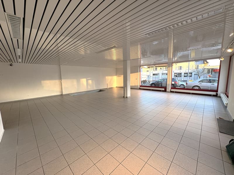 Espace commercial attractif avec stockage en centre-ville d'Oensingen (4)