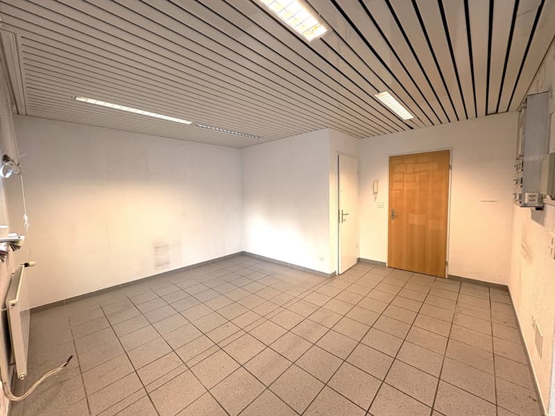 Espace commercial attractif avec stockage en centre-ville d'Oensingen (8)