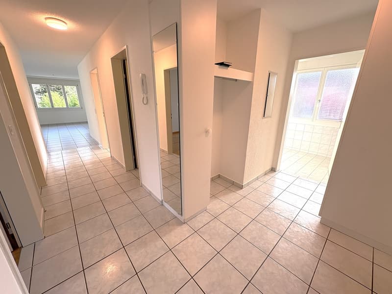 Helle 4.5-Zimmerwohnung mit großem Balkon in Niederbipp (2)