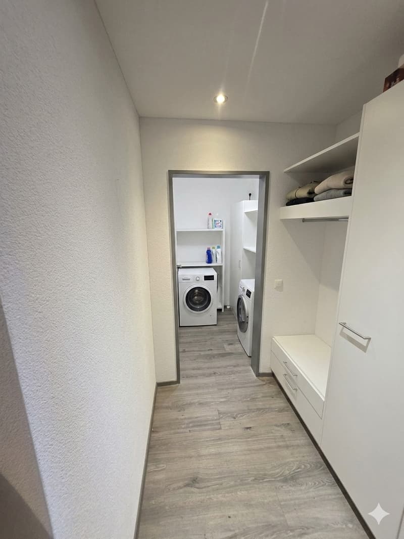 Grosszügige 2.5-Zimmer-Wohnung im 1.OG mit grosser Terrasse u. Balkon (6)