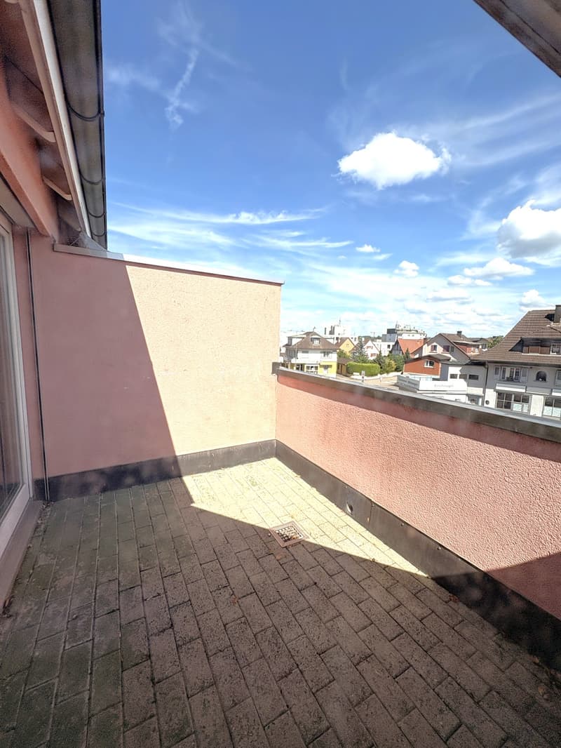 Attraktive 3.5-Zimmer-Attikawohnung mit grosser Terrasse in Oensingen (3)
