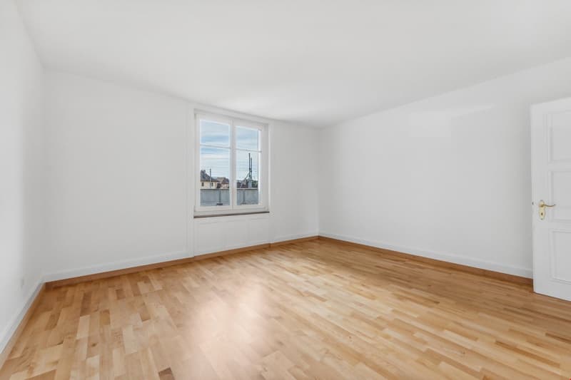 empty room, white walls, wooden floor, window, door