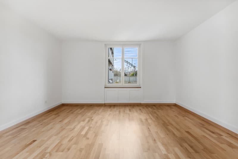 empty room, white walls, wooden floor, window with white frame