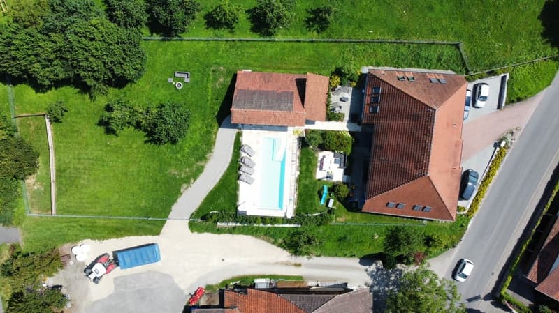 Wohn-Oase mit Pool und grossem Garten (22)