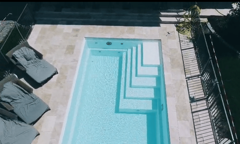 Wohn-Oase mit Pool und grossem Garten (1)