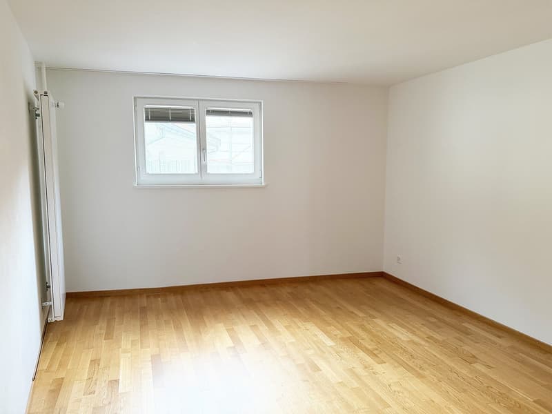 Mitten in der Altstadt - Grosse Wohnung mit 2 Badezimmern und Reduit (3)