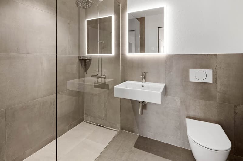 Badezimmer mit Dusche